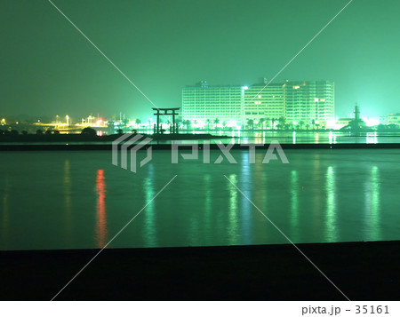 弁天島 浜名湖 夜景 緑色の写真素材