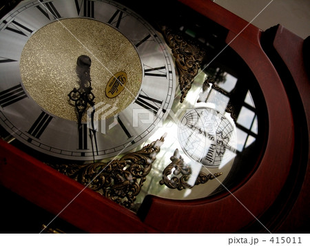 ボンボン時計 柱時計の写真素材