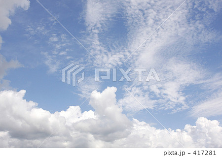 絹層雲 入道雲の写真素材