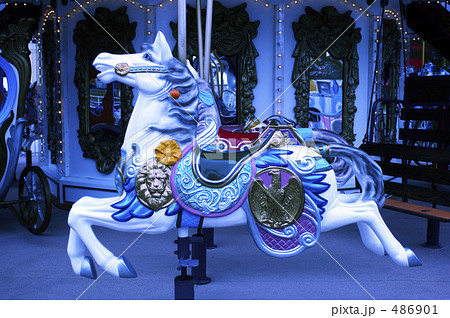 メリーゴーランド 木馬の写真素材 - PIXTA