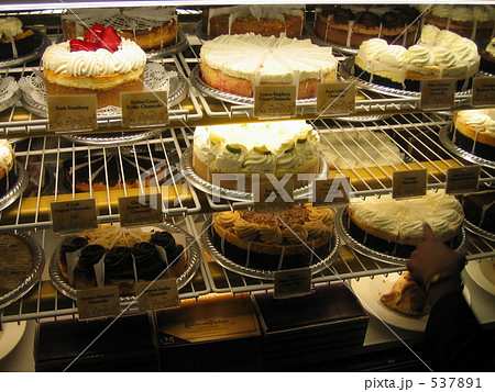 アメリカ ケーキ ショーケース ケーキ屋の写真素材