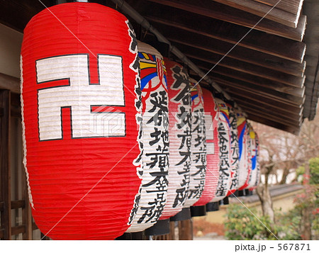 寺 提灯 まんじ 卍の写真素材