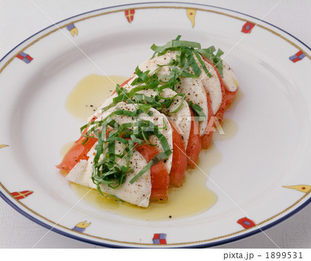 サラダ 食べ物 イタリア料理 洋食の写真素材