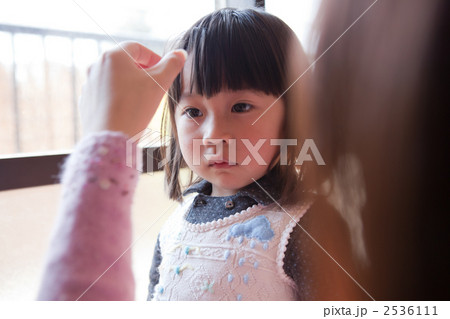 髪の毛 ２才 ２歳 前髪の写真素材