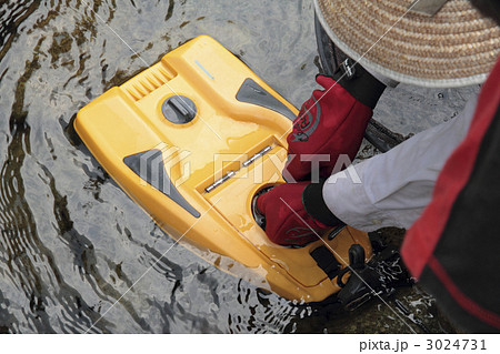 引き舟 魚入れ 鮎入れ 釣り道具の写真素材