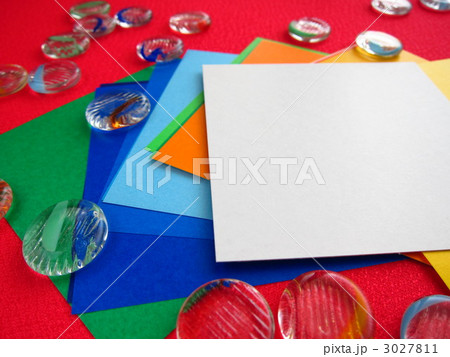 昔の遊び 遊具 折り紙 おはじきの写真素材