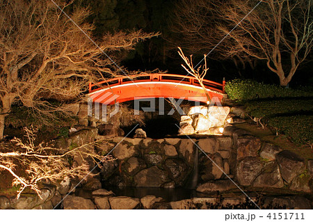 赤い太鼓橋の写真素材 - PIXTA