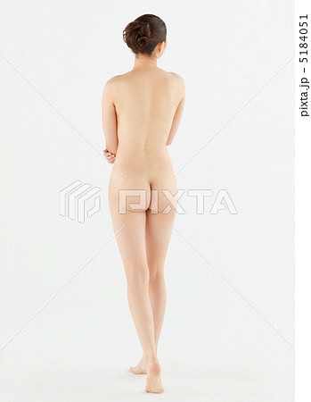 女後姿　裸 人物 女性 後ろ姿 ヌードの写真素材 - PIXTA