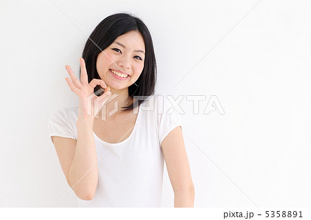 Ok Okサイン 女性 女の子の写真素材