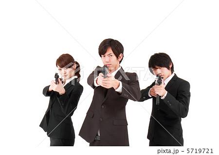人物 日本人 銃 社会人の写真素材