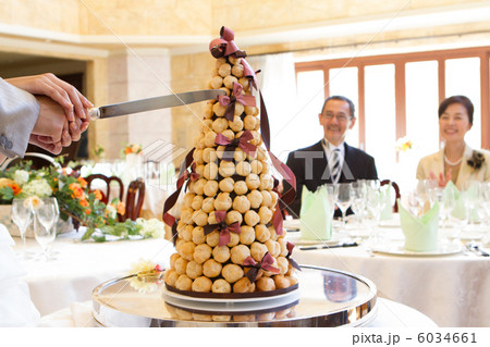 シュークリームタワーの写真素材