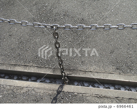 チェーン ゲート ロボットゲート 街の写真素材