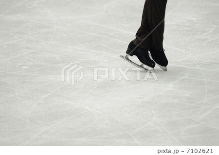 ウィンタースポーツ トレース スケート靴 アイスリンクの写真素材