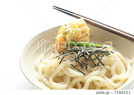 冷やしうどん うどん 海苔 ほうれん草の写真素材