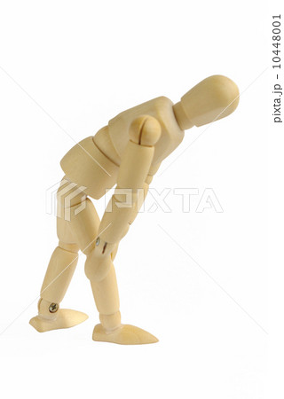 デッサン人形 屈む モデル人形 膝痛の写真素材