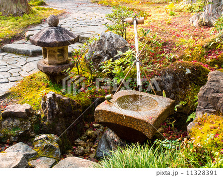 石臼　 手水鉢　蹲　灯籠 瓜生庭園 灯篭 灯籠 手水鉢 蹲のページ1