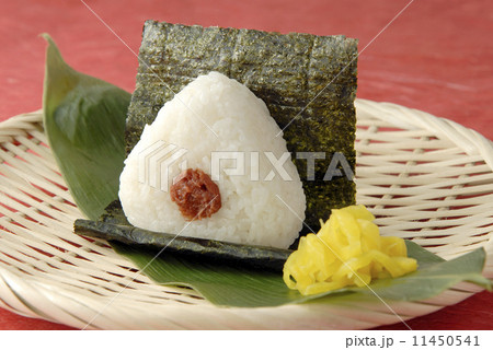 おにぎり のり 日本食 笹の葉の写真素材