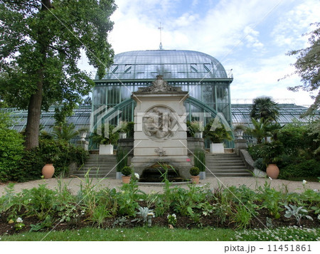 温室 植物園 フランス パリ近郊の写真素材