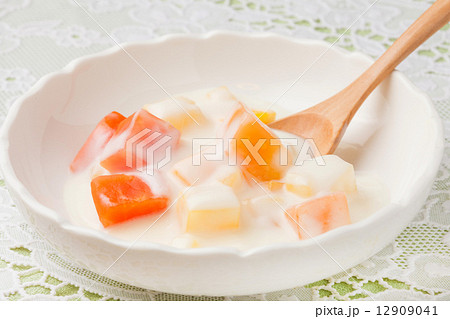 フルーツヨーグルトの写真素材