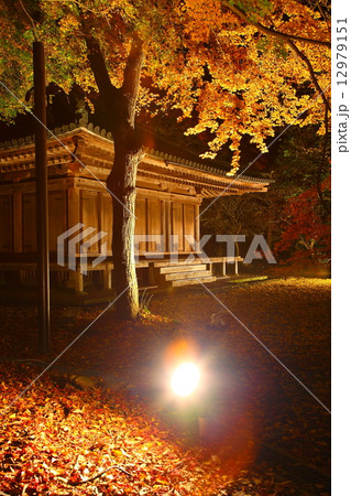 富貴寺 紅葉の写真素材