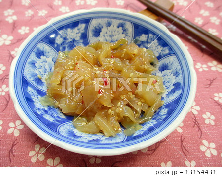 おつまみ 中華クラゲ 器 食べ物の写真素材
