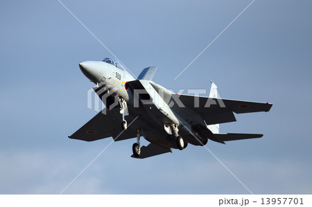 戦闘機 F 15 航空自衛隊小牧基地 タッチアンドゴーの写真素材
