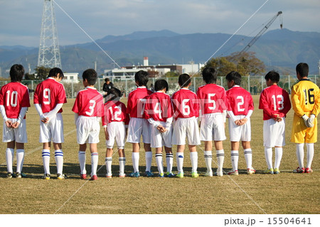 サッカー ユニフォーム 背番号 少年の写真素材