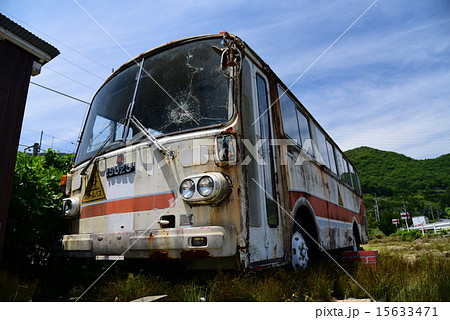 廃車バス 廃車 古い バスの写真素材