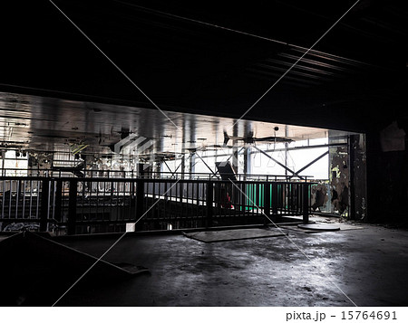 廃工場 心霊スポット 幽霊 工場の写真素材
