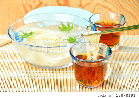 涼しい 食べ物の写真素材