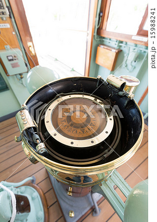 コンパス 羅針盤 磁気コンパス 船の写真素材 - PIXTA