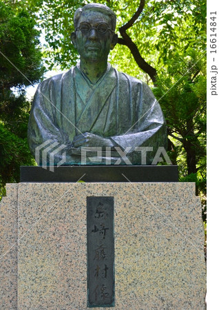 島崎藤村の銅像の写真素材 - PIXTA