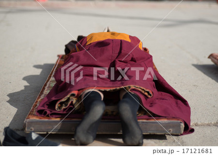 五体投地の写真素材 Pixta