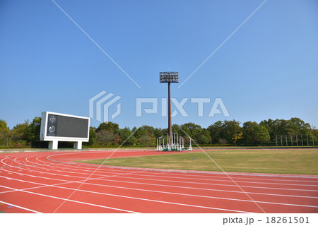 陸上競技場 トラック 陸上 電光掲示板の写真素材