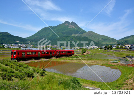 由布岳 久大本線 鉄道 風景の写真素材 - PIXTA