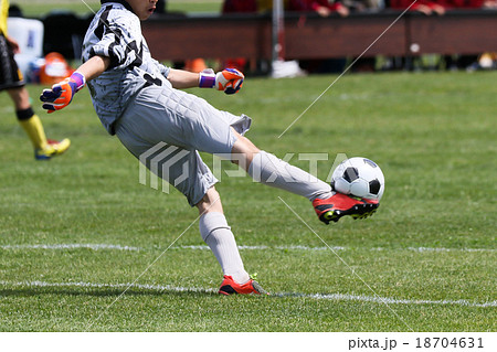 サッカー フットボール シュート スポーツの写真素材