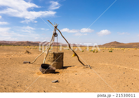 水 井戸 砂漠 モロッコの写真素材