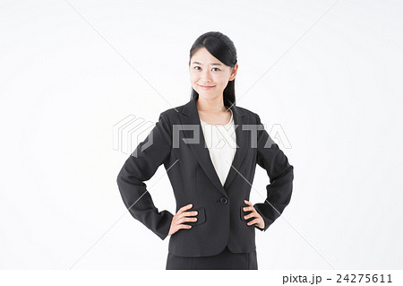 仁王立ち 女性 人物 スーツ 日本人の写真素材