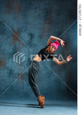 メス ブレイクダンス 女性 女の人の写真素材