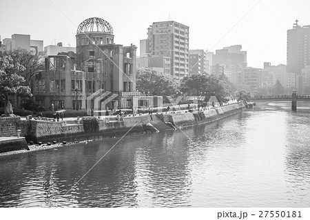 広島 川 モノクロ 白黒の写真素材