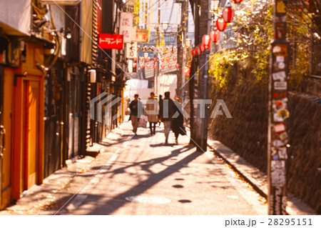 渋谷 のんべえ横丁 飲み屋街 繁華街の写真素材