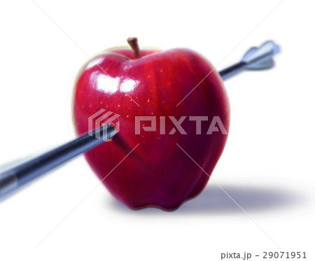 りんご リンゴ 矢 弓の写真素材