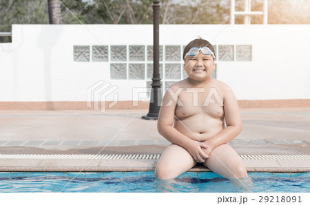 ぽっちゃり 男子 ゲイ 子供 男の子 肥満 デブ 男の写真素材 - PIXTA