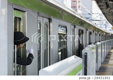 女性車掌　尻 