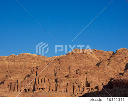 砂漠 宮殿 ペトラ ぺトラの写真素材