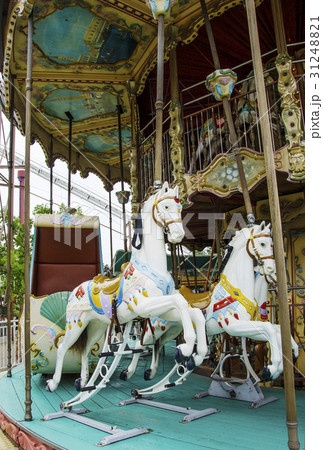 メリーゴーランド 遊園地 回転木馬 レジャー施設の写真素材 - PIXTA