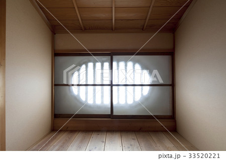 和室 住まい 板の間 格子戸の写真素材
