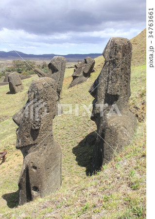 モアイ パスクア島 石造彫刻 ラノララクの写真素材