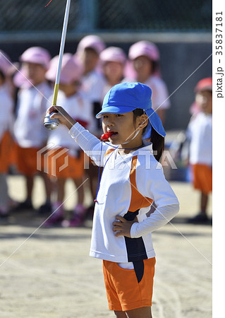 運動会 指揮者 指揮棒 笛の写真素材