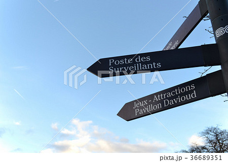 看板 フランス パリ 海外 標識の写真素材